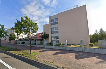 平岡緑中学校